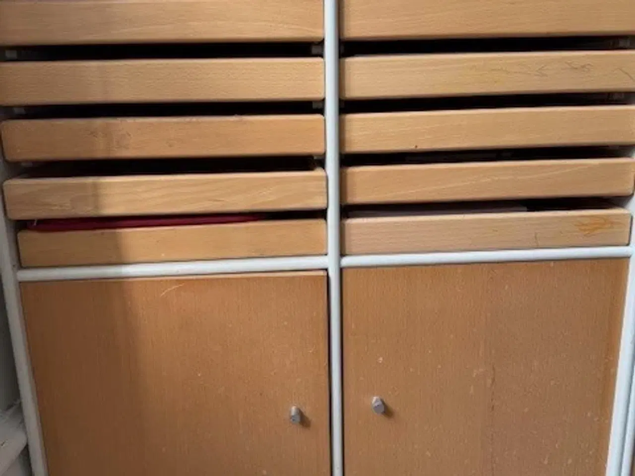 Billede 5 - Montana reolvæg med hylder og skab i hvid og bøget