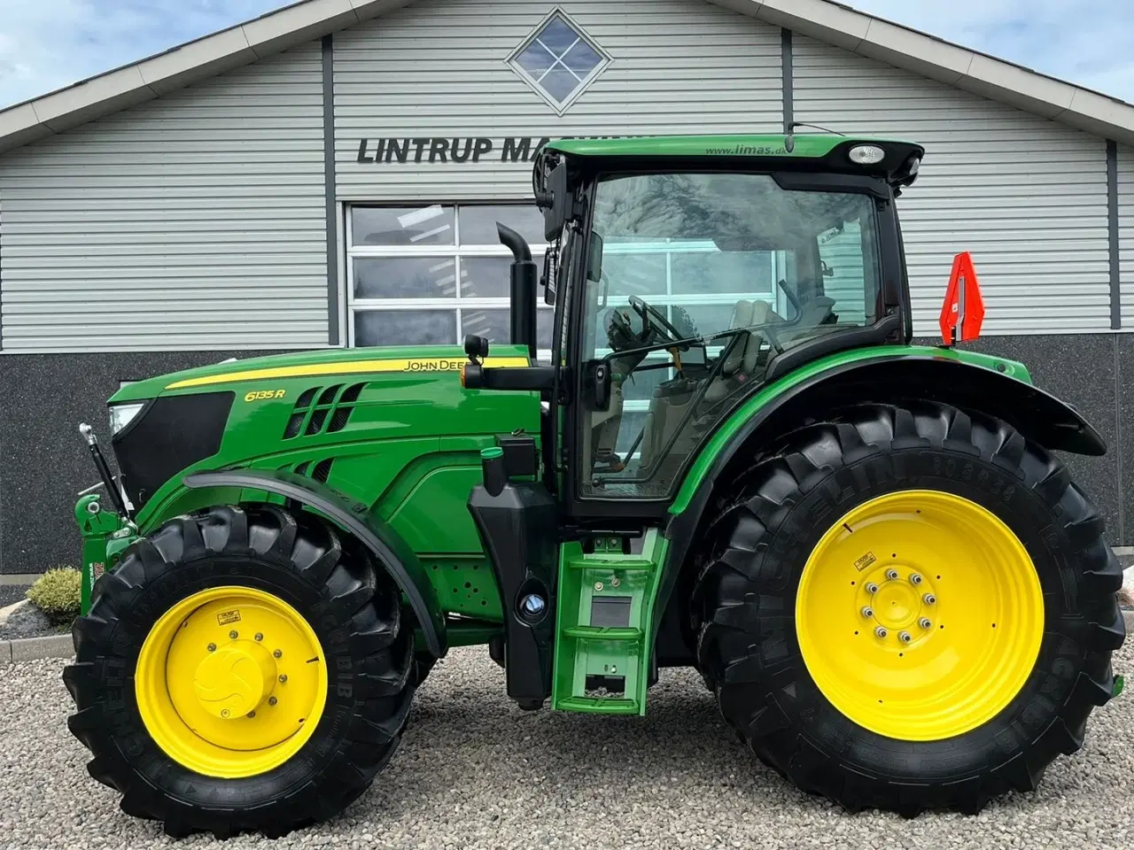 Billede 1 - John Deere 6135R Krybegear, frontlift, TLS Affjedret foraksel og affjedret kabine samt luft anlæg