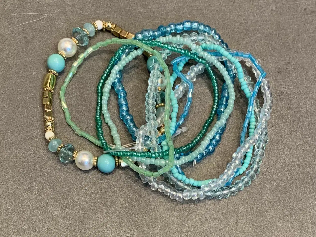 Billede 5 - Perlearmbånd sæt med 9 stk armbånd med perler 