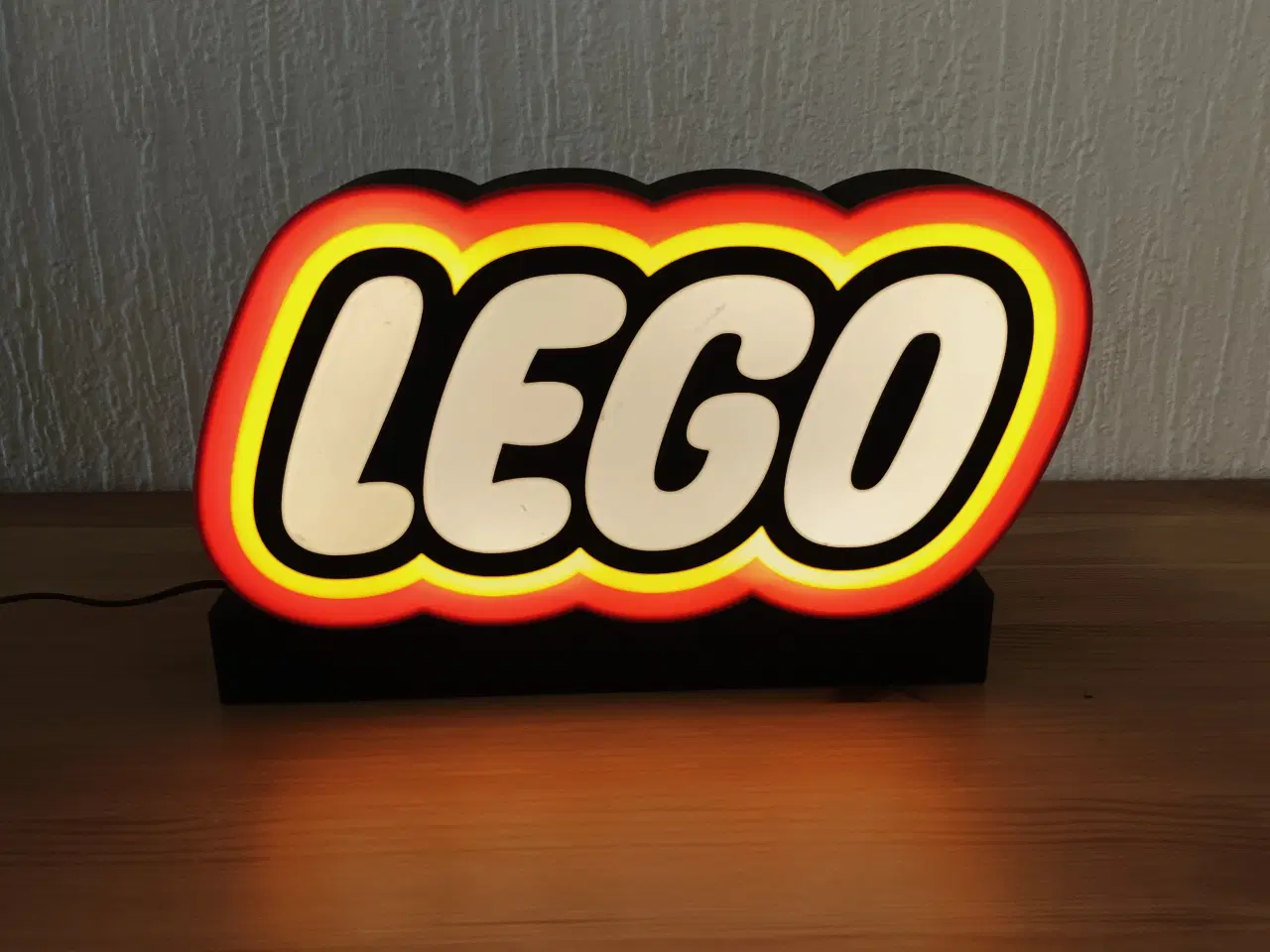 Billede 1 - Sjov LED Lampe med Logo Sort / Hvid / Gul / Rød 