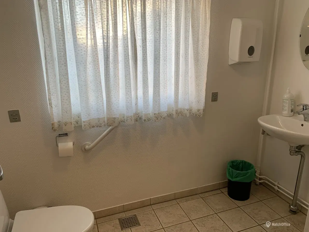 Billede 12 - Mindre og rigtig hyggeligt kontorlejemål tæt på offentlig transport og E47/E20