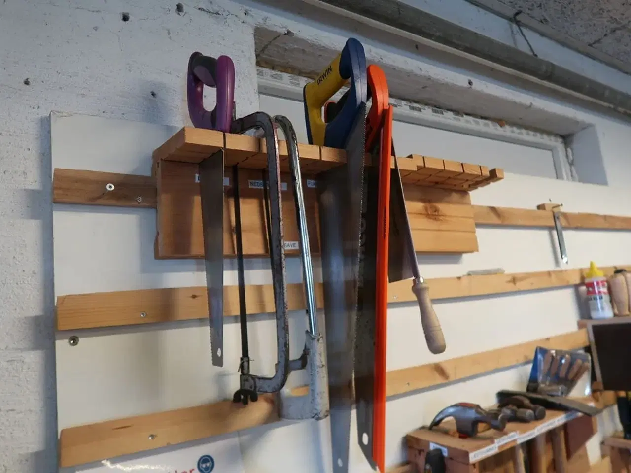 Billede 6 - Arbejdsbord med indhold