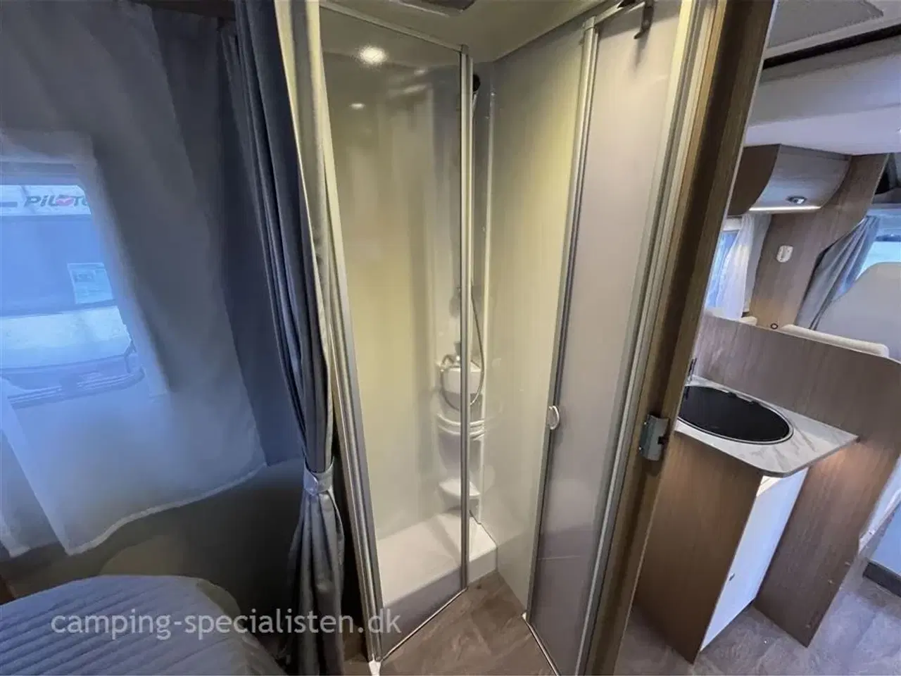 Billede 12 - 2019 - Carado T 449   Carado T 449 2019 - Kan ses nu hos Camping-Specialisten.dk