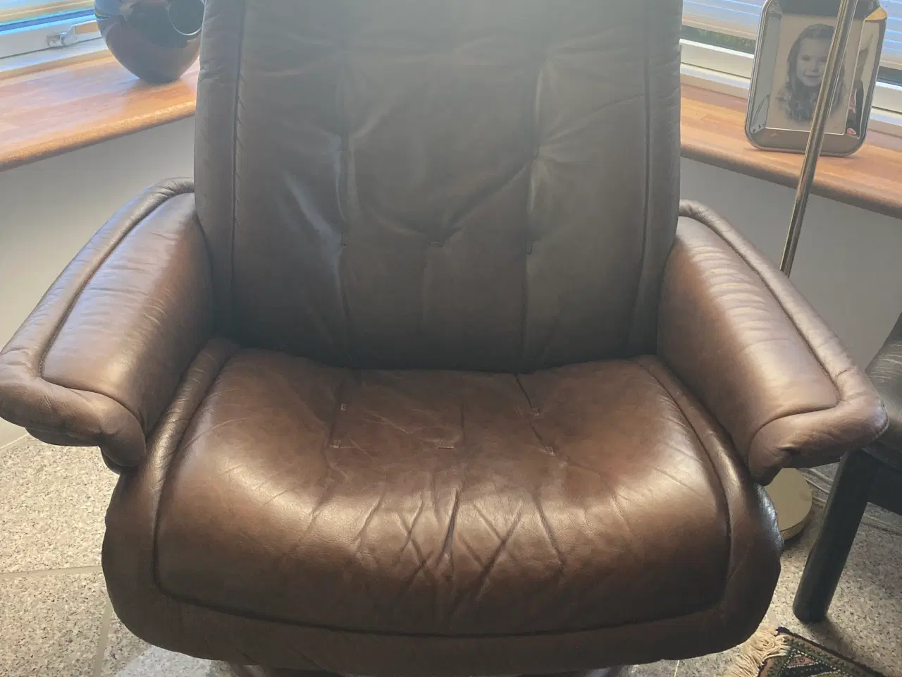 Billede 5 - VStressless vippe lænestol i brunt læder 