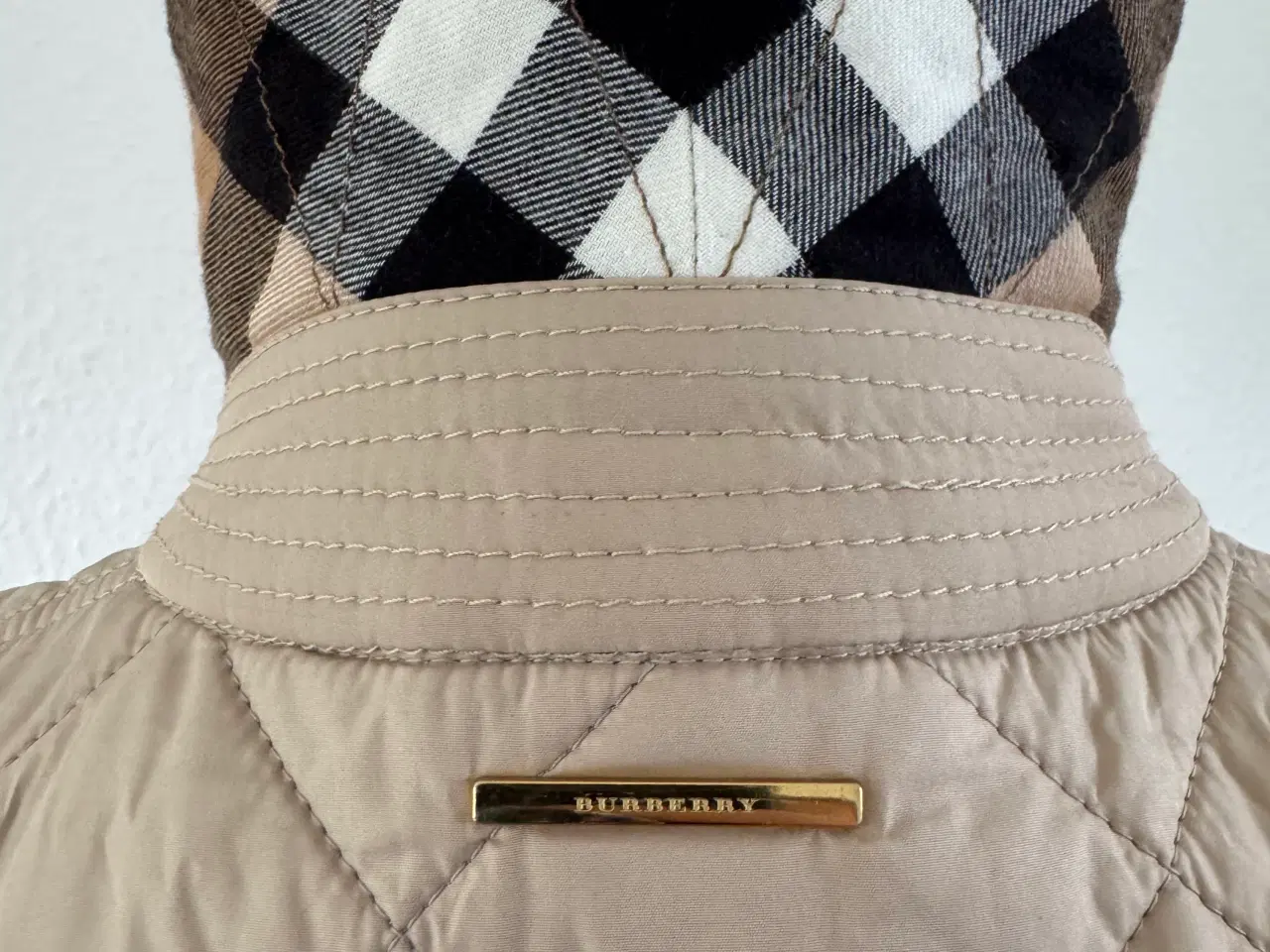 Billede 4 - Burberry quiltet jakke – beige, næsten som ny