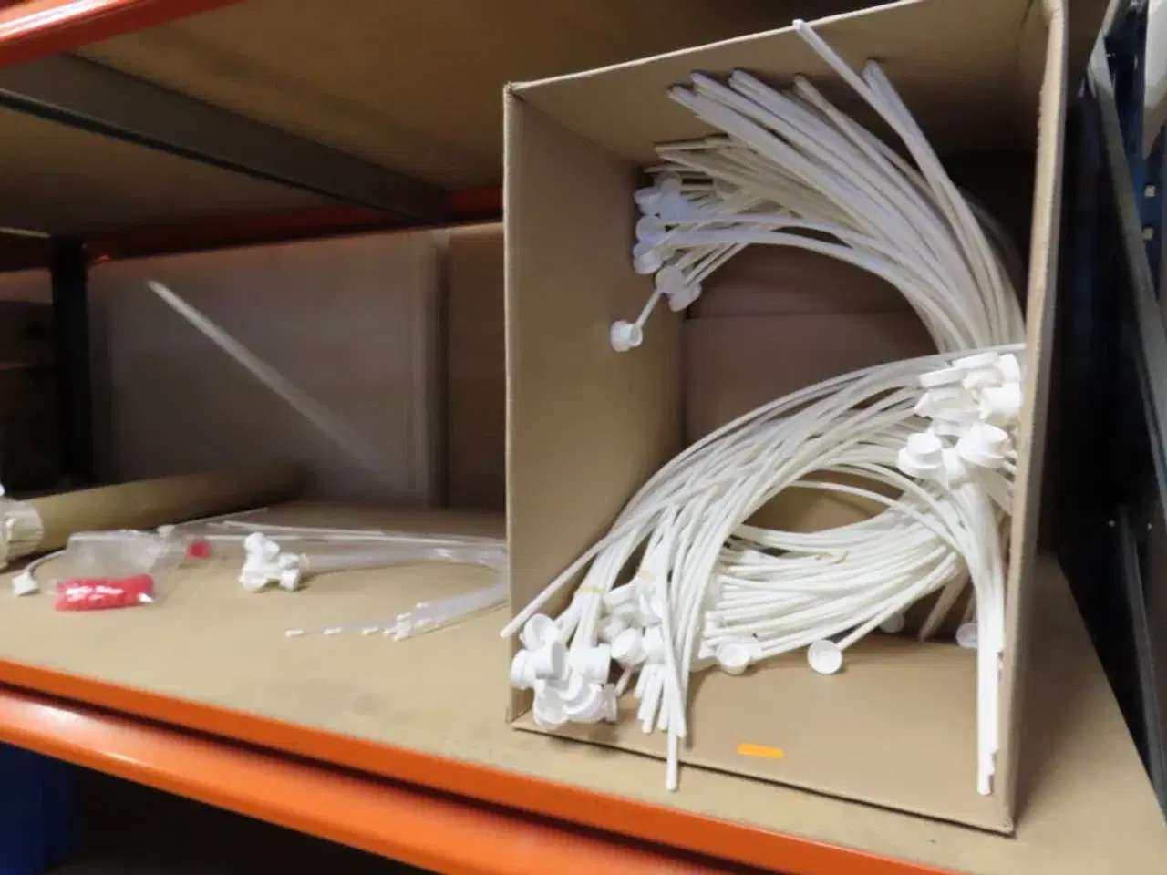 Billede 1 - Stort parti sikaflex og tilsætningsstoffer