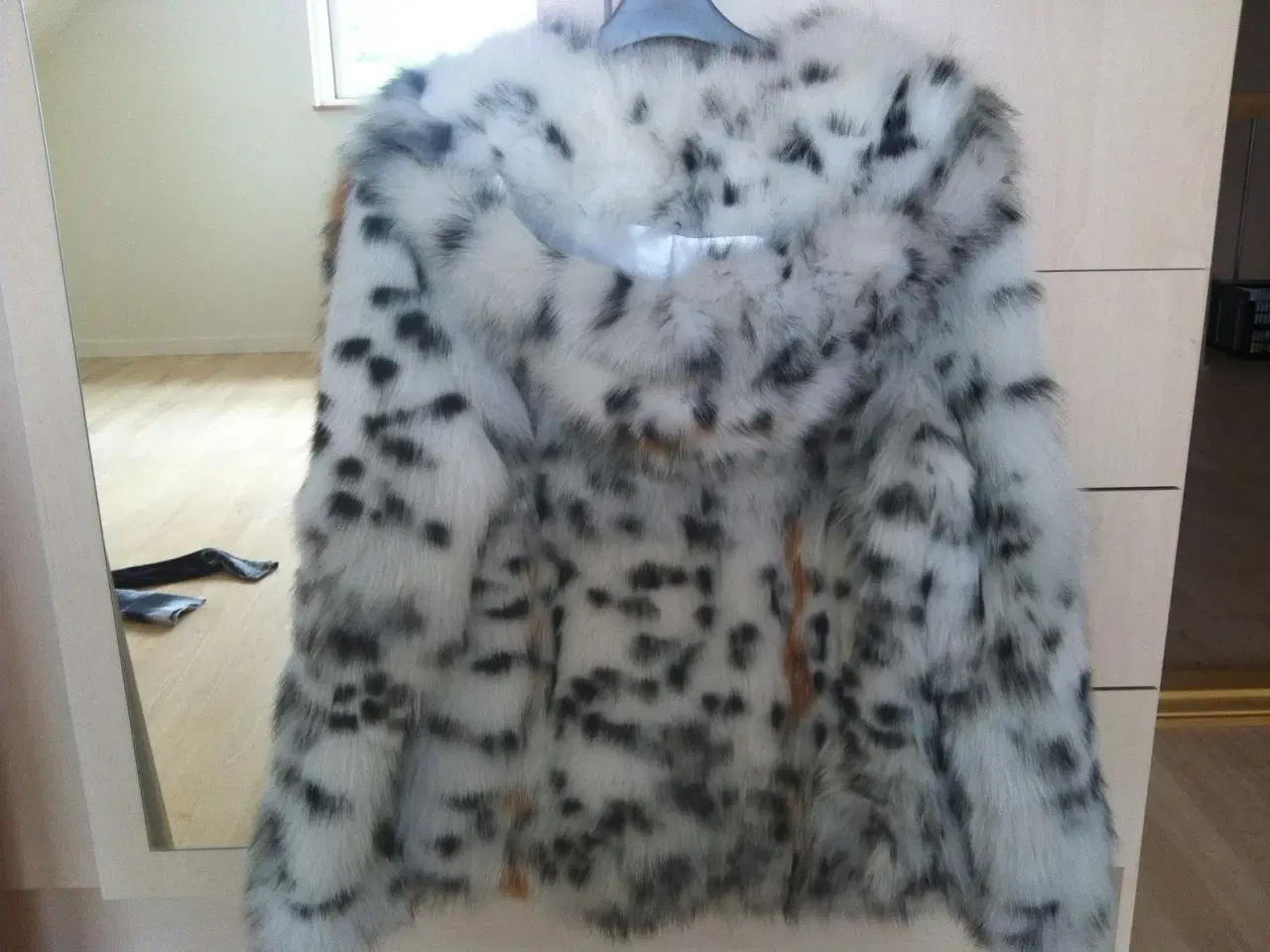 Billede 3 - Leopardfarve pels jakke,str 40, 1799kr