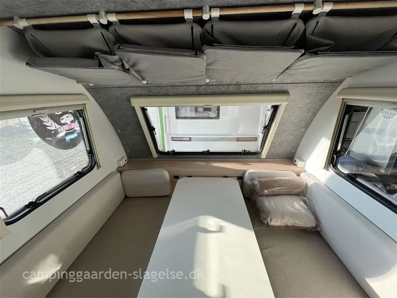 Billede 8 - 2026 - Adria Aviva Lite 360 DK   Let, El-bilvenlig og Perfekt til Sommer – Adria Aviva Lite 360 DK Køjevogn