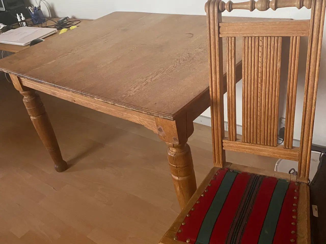 Billede 1 - Spisebord i egetræ