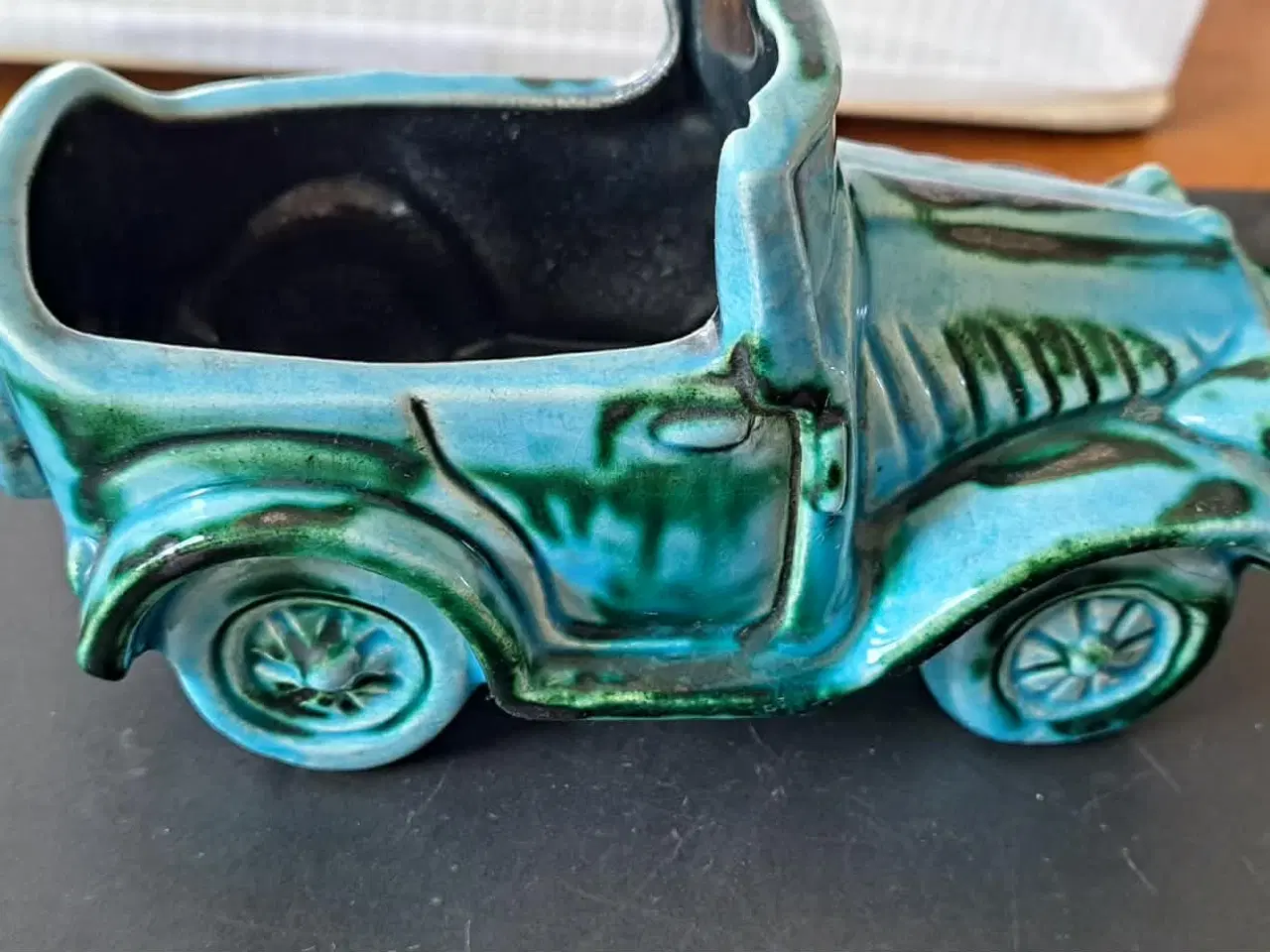 Billede 4 - Keramisk figur af en klassisk bil, lavet på Uebela