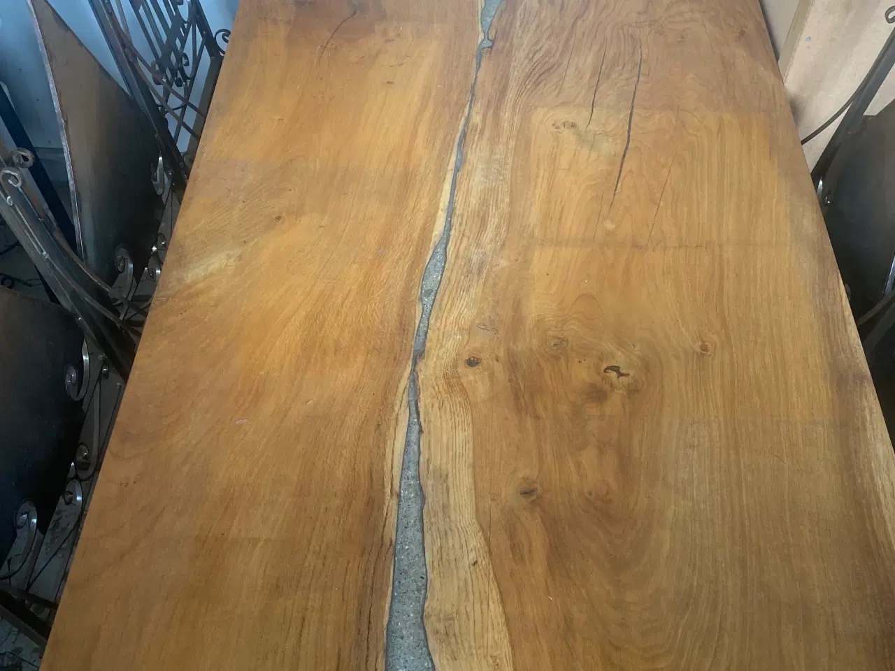 Billede 4 - Spise bord egetræ med beton epoxy