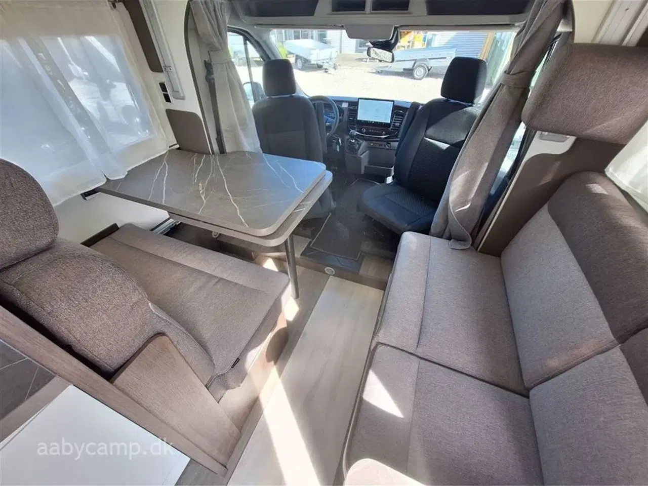 Billede 8 - 2025 - Benimar Tessoro 463 UP   Solcelle. markise. tv. 5 selepladser. batteri. helårsdæk. p-sensor for og bag. Bakkamera.