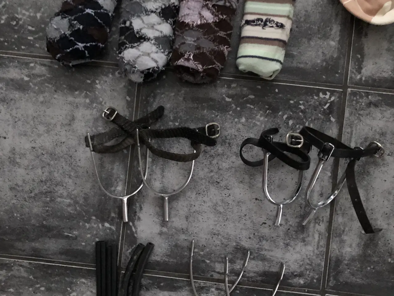 Billede 4 - ridetøjs pakke med bla sko, hjelm,leggings, sporer