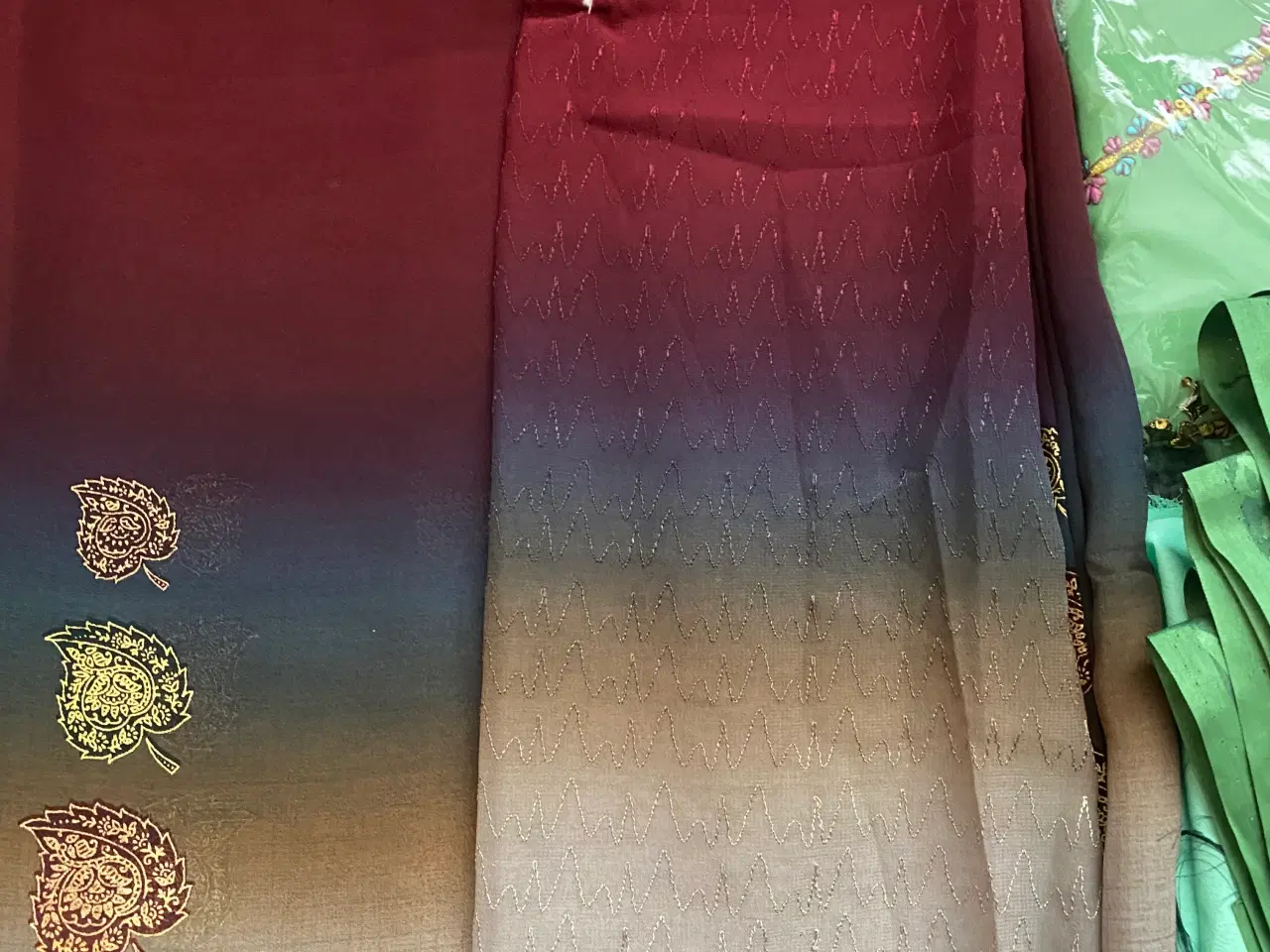 Billede 9 - Diverse stof i silke og polyester