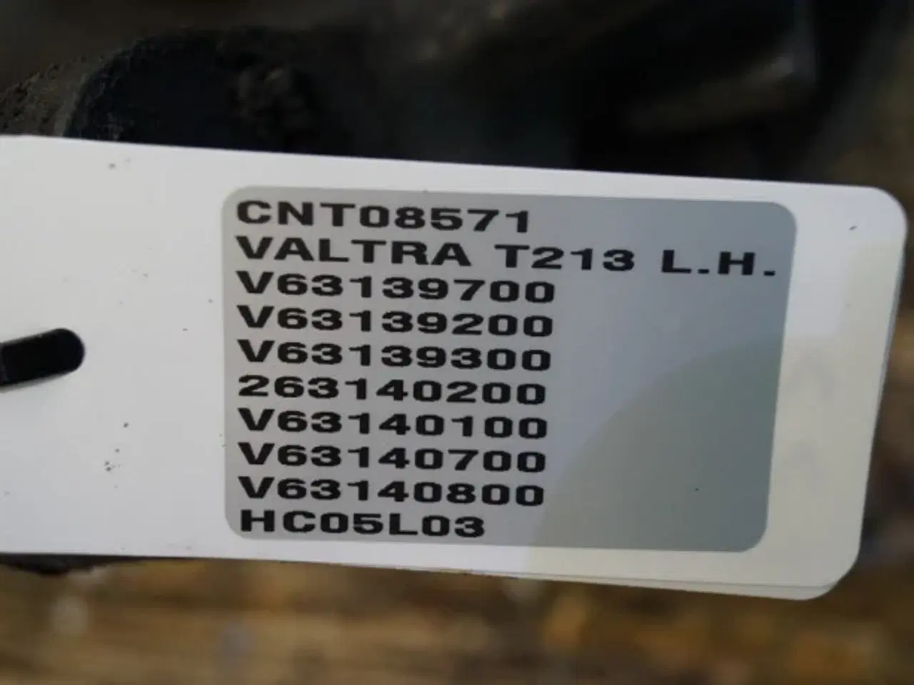 Billede 10 - Valtra T213 Foraksler L.H.