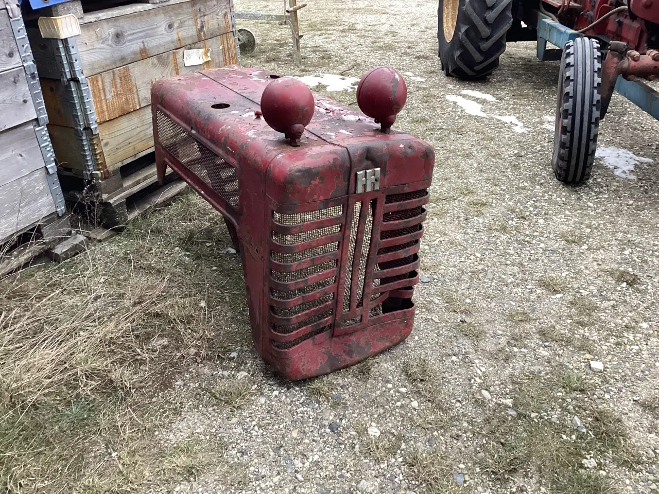 Billede 2 - Ih250/275 front hjælm