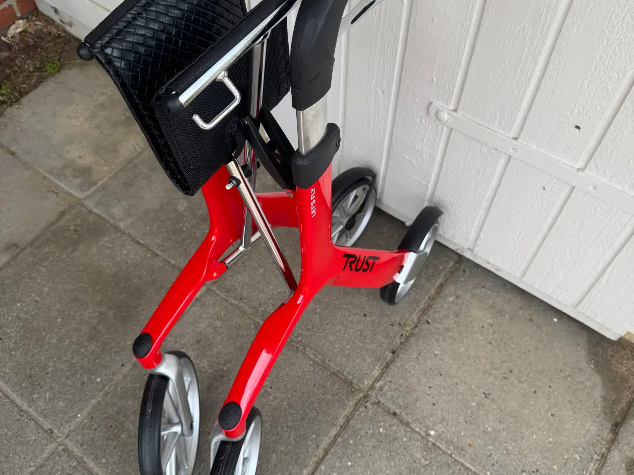 Billede 8 - TrustCare Let's Flyrollator  i rød 