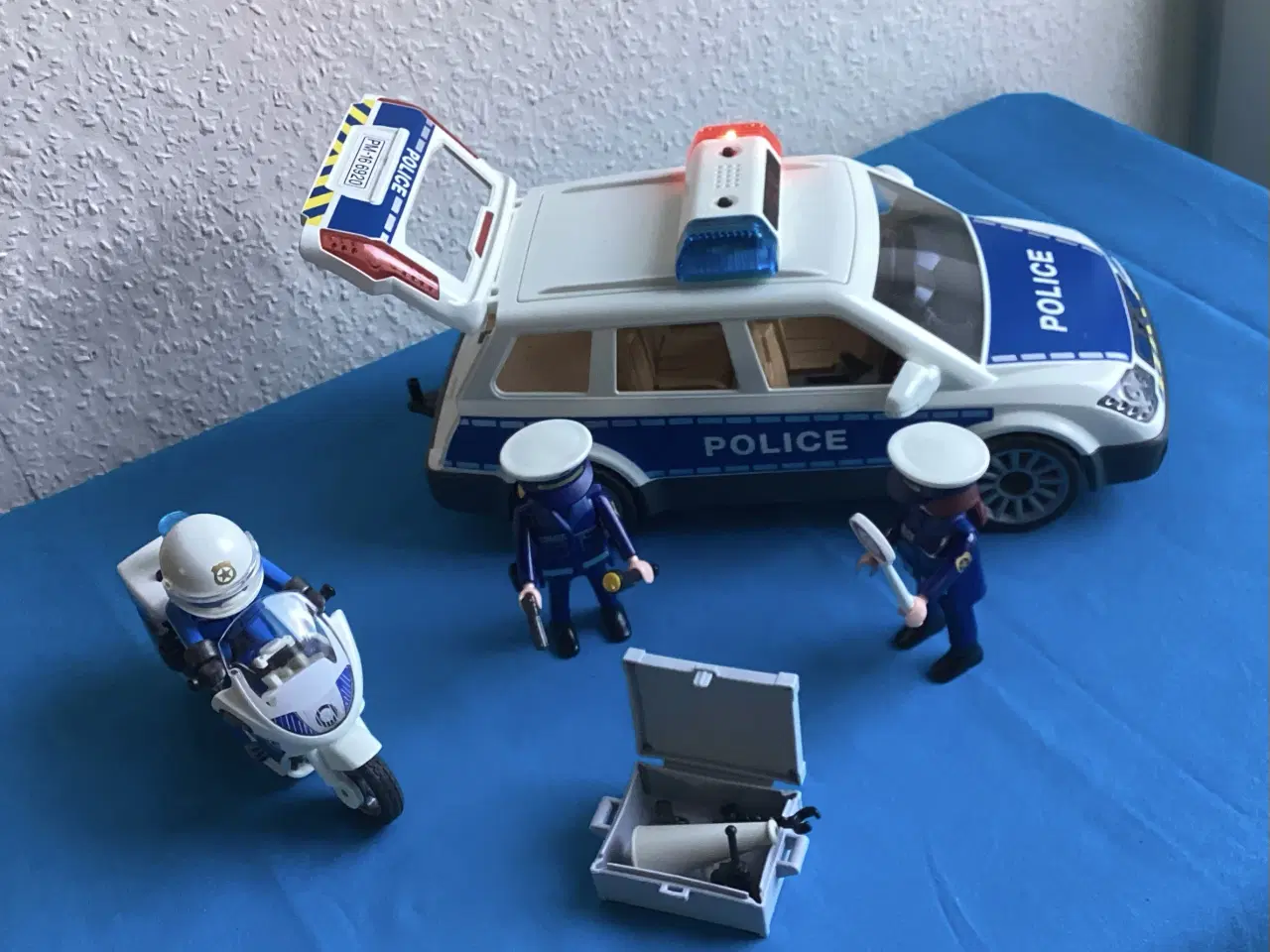 Billede 4 - Playmobil 6920, politibil med lyd og lys, en motor