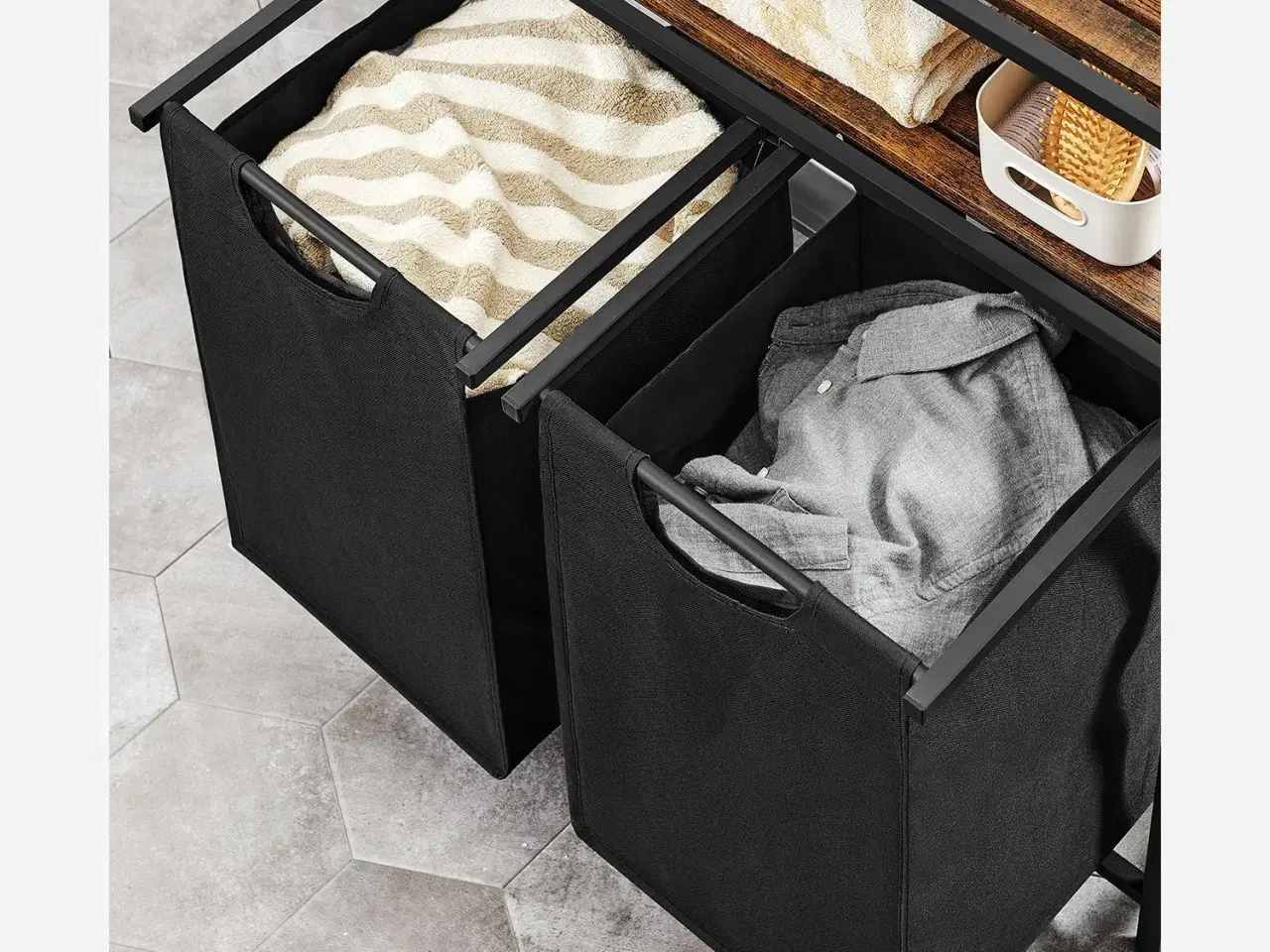 Billede 4 - Vasketøjskurv med hylder dobbelt vasketøjssorterer, 2 udtagelige poser á 46 l, 2 opbevaringshylder, rustik brun/sort