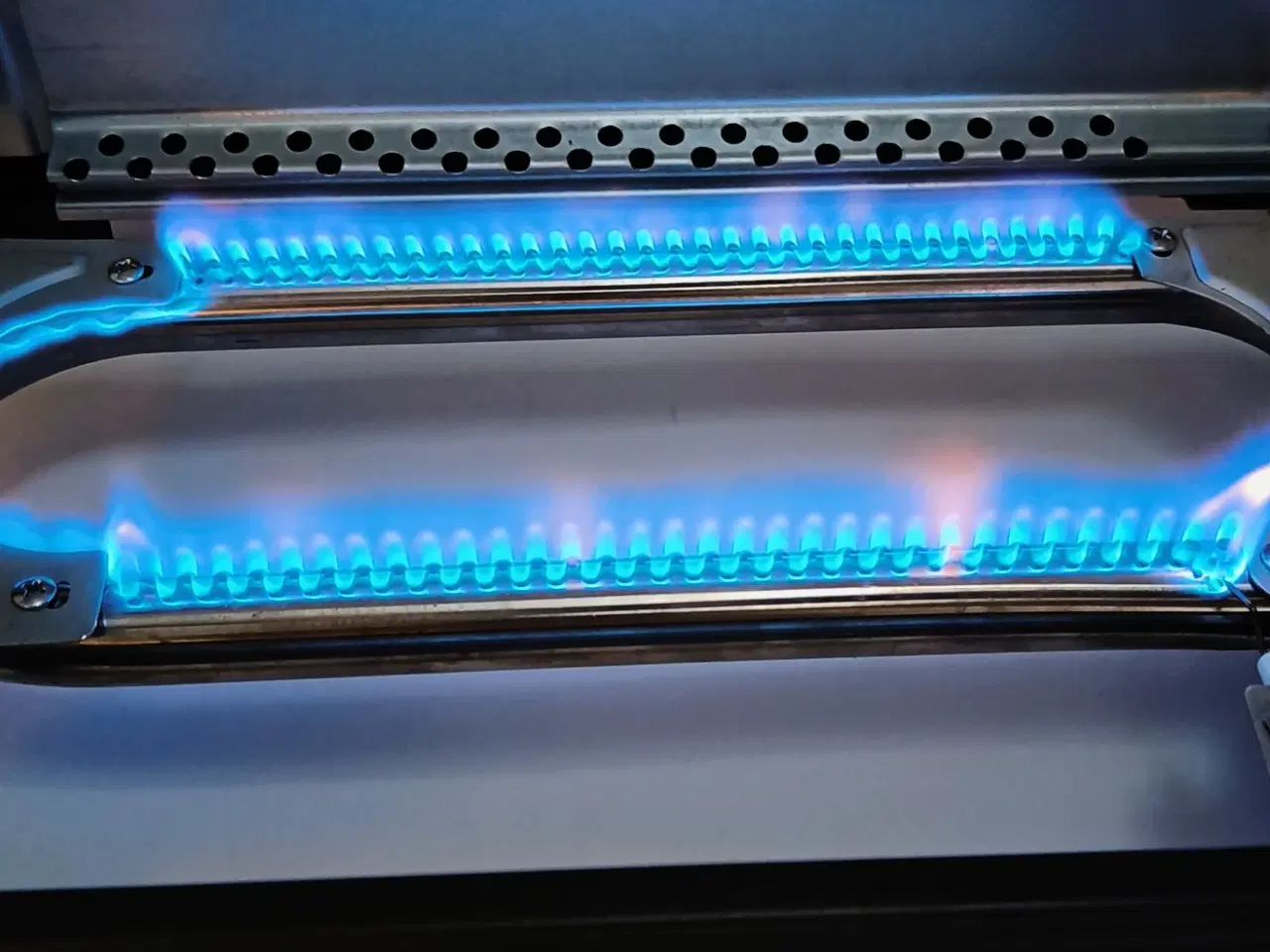 Billede 4 - NY! 2200W Bærbar Gasgrill + 12 Dåser med GAS
