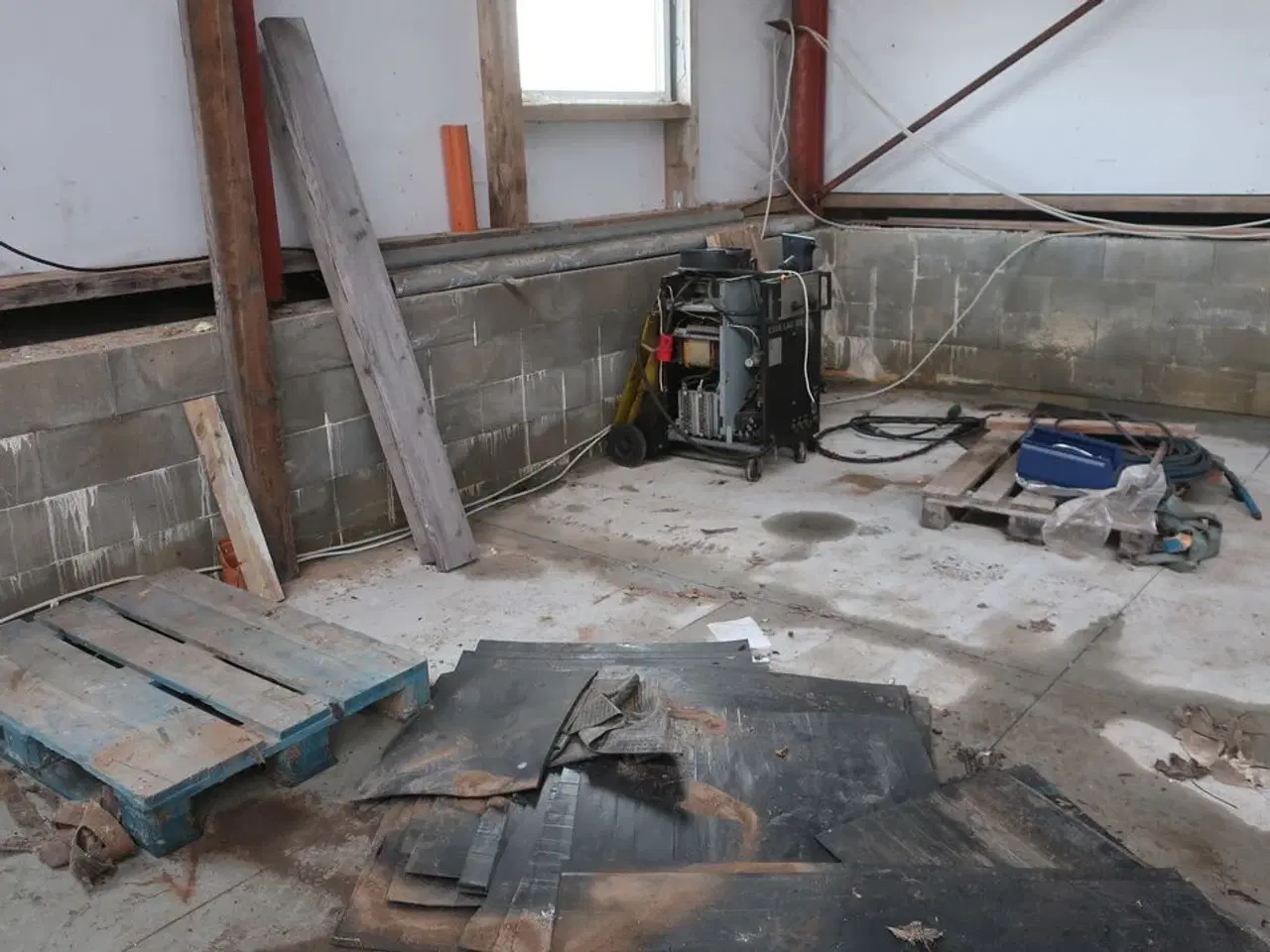 Billede 20 - Div. Dunke, haveredskaber, løftestroppe, arbejdsborde, værktøj m.m.