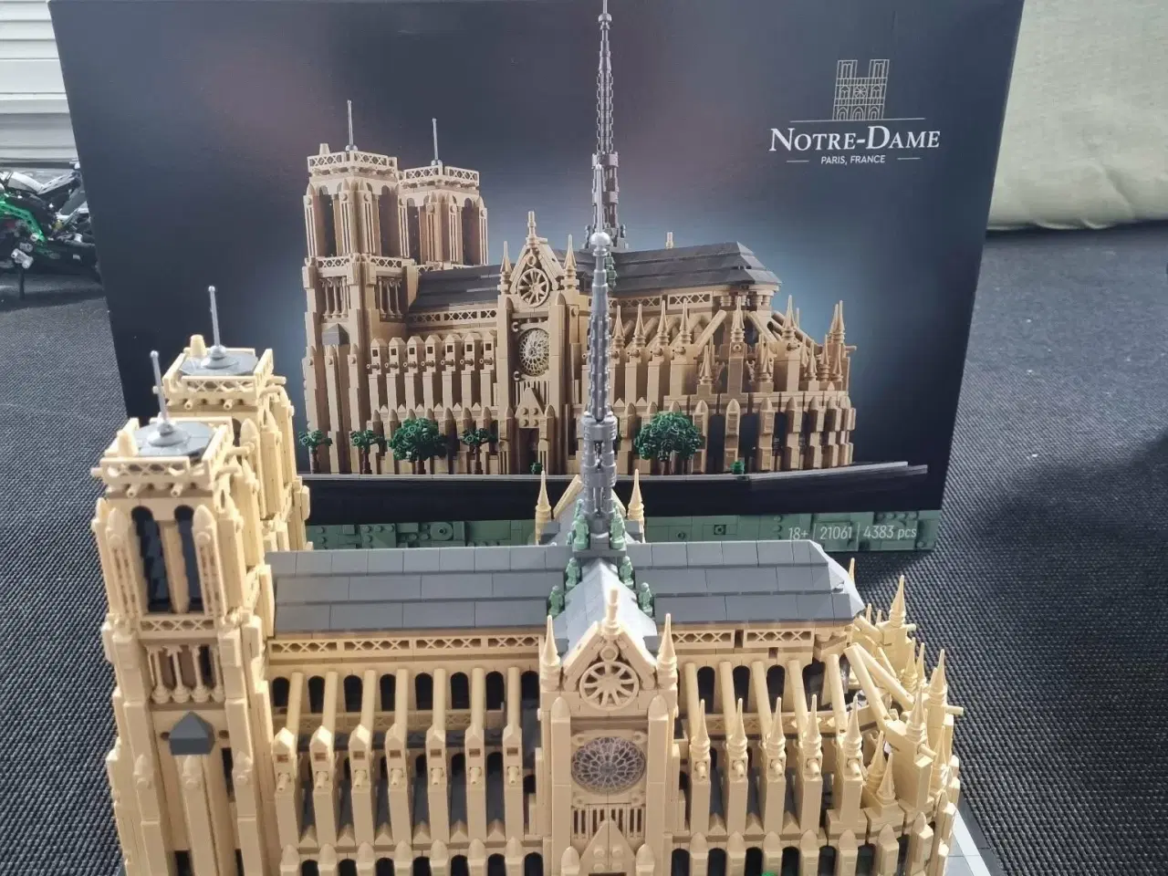 Billede 1 - Notre-Dame Lego architecture