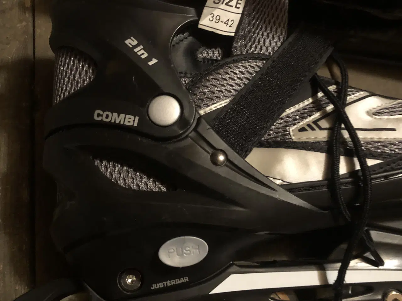 Billede 3 - 2i1 isskøjter og rulleskøjter