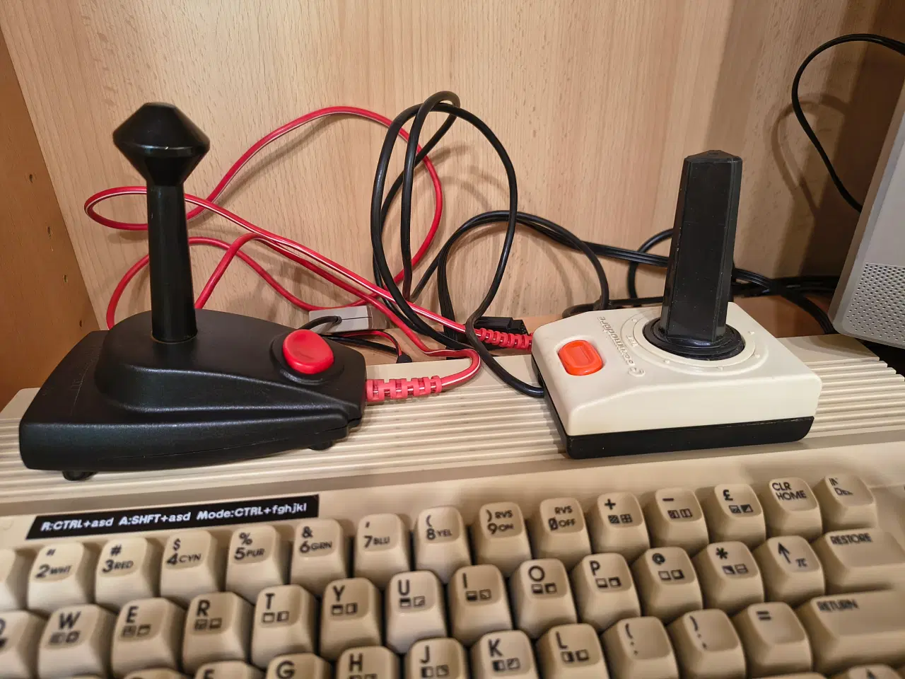 Billede 2 - commodore 64c. fin stand