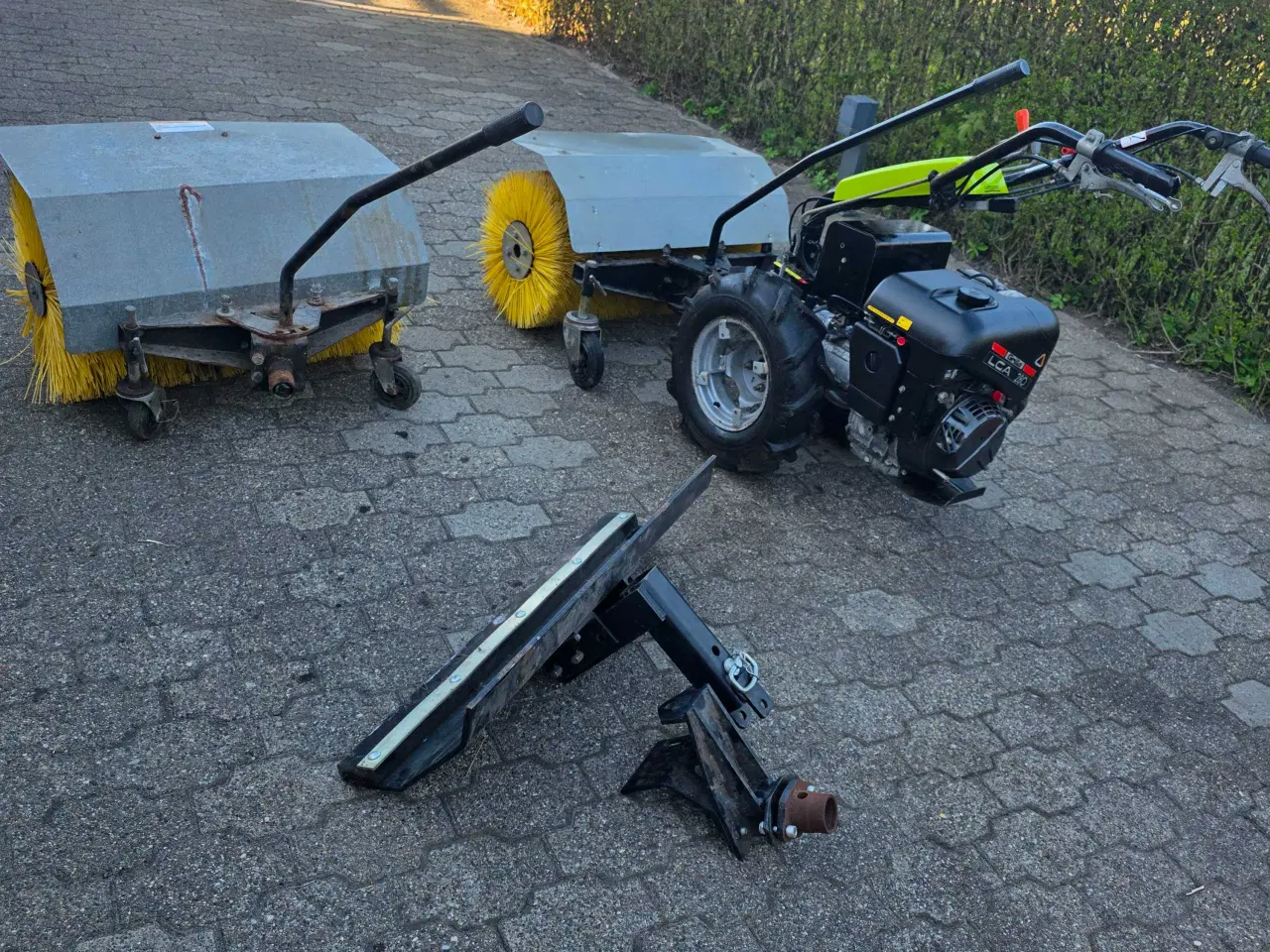 Billede 9 - Grillo Redskabsbærer / Fejemaskine