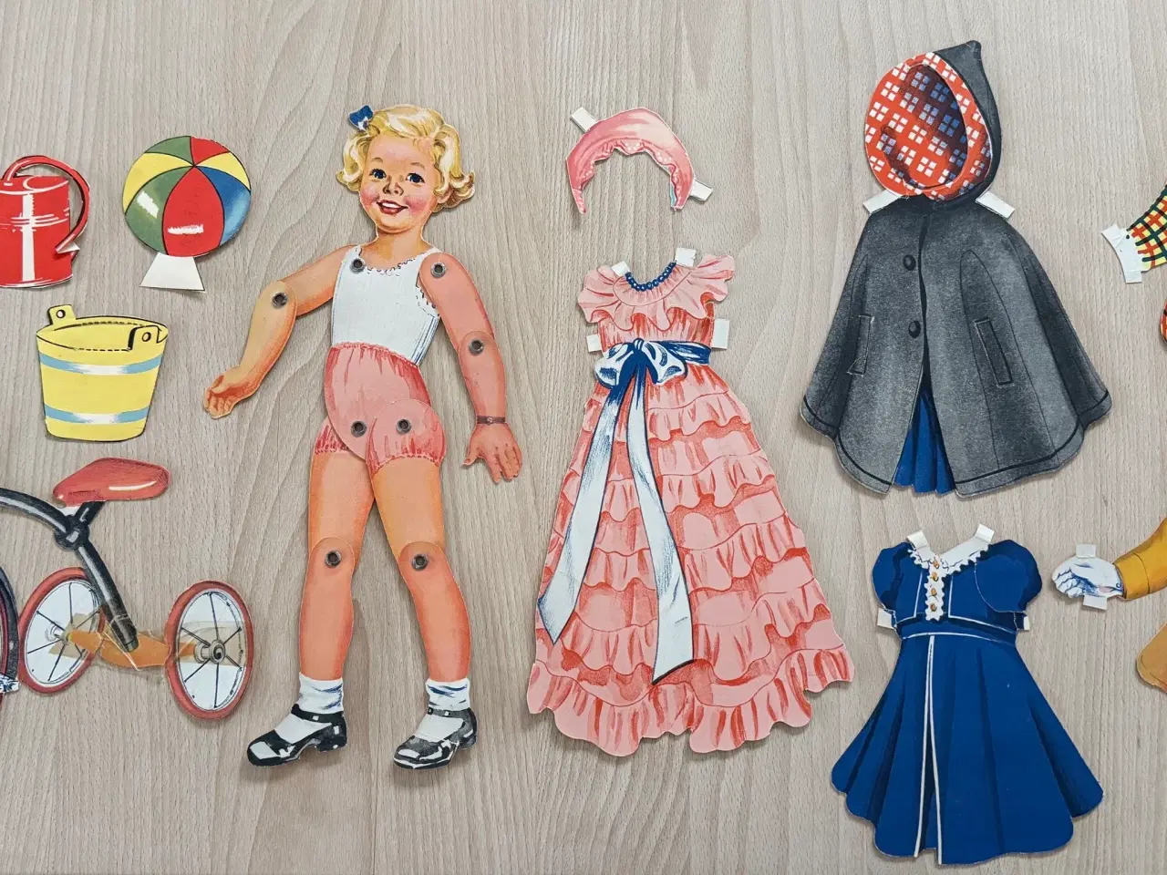 Billede 1 - Flot antik påklædningsdukke fra 1930-1940