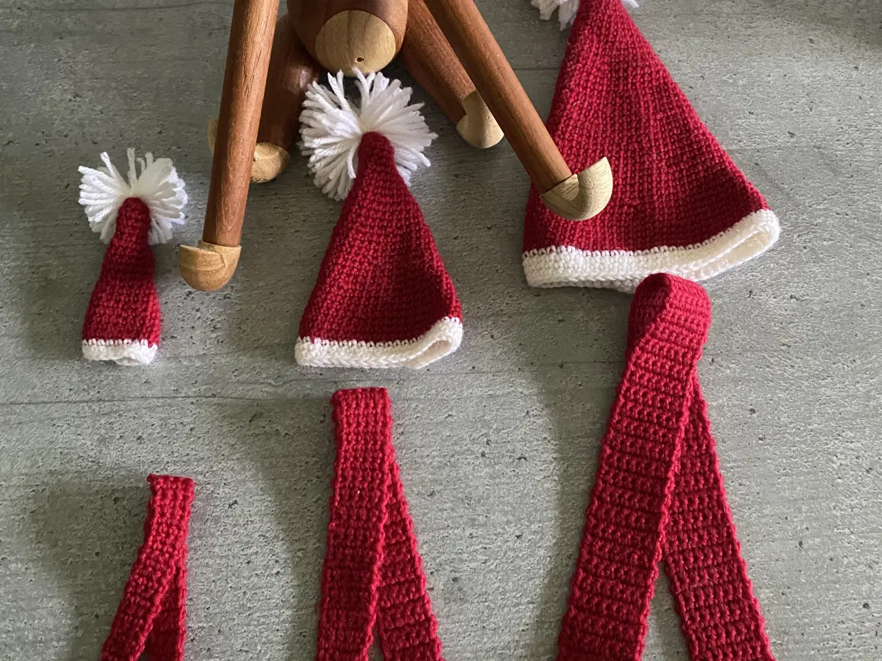 Billede 5 - Nissehue og halstørklæde til Kay Bojesen abe