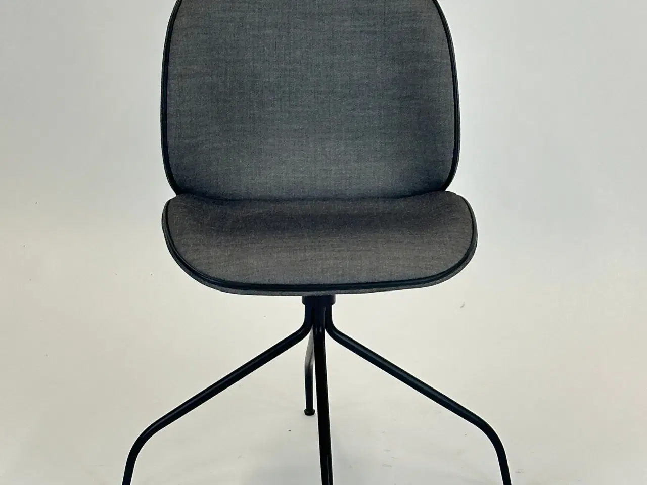 Billede 3 - GUBI | Beetle Meeting Chair (Grå)