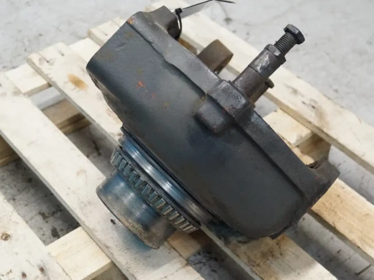 Billede 9 - New Holland LB115B Styrespindel L.H. 85825032