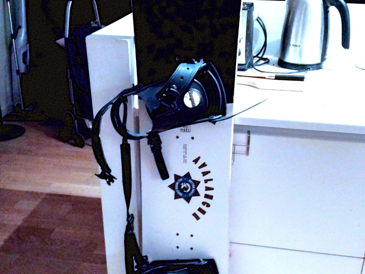 Billede 2 - FLOT SNOWBOARD AVALANCHE PATROL 153 med ROSSIGNOL