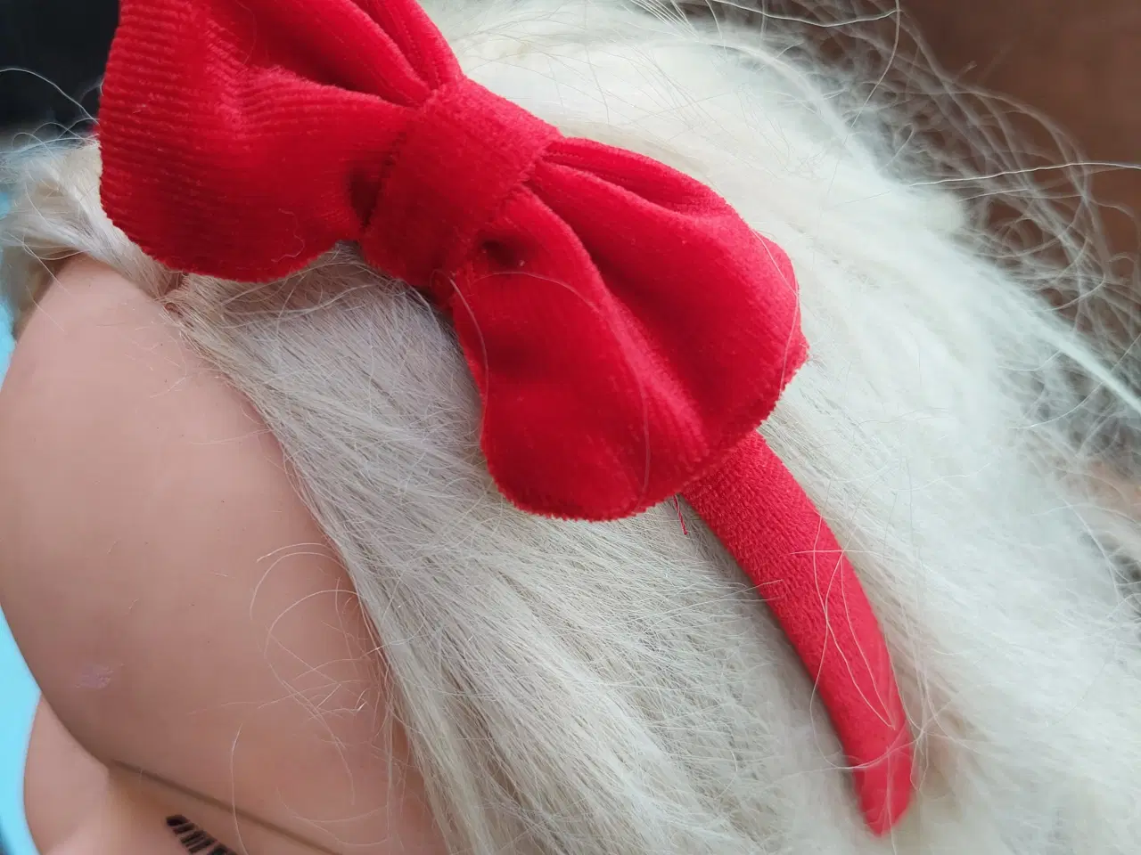 Billede 3 - hårbøjle i rød farve med sløjfe