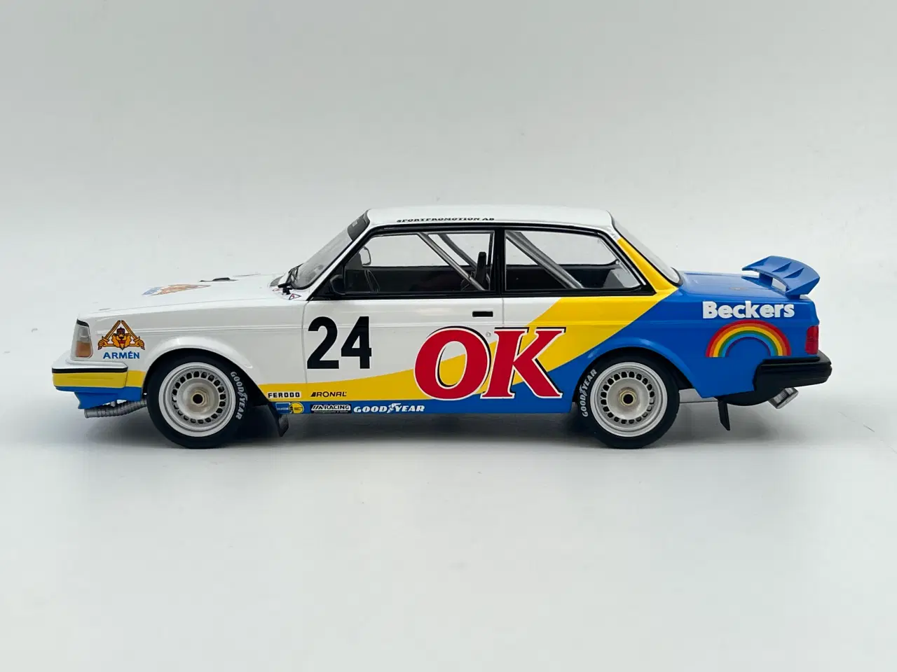 Billede 2 - 1985 Volvo 240 Turbo 1:18  Flot og detaljeret