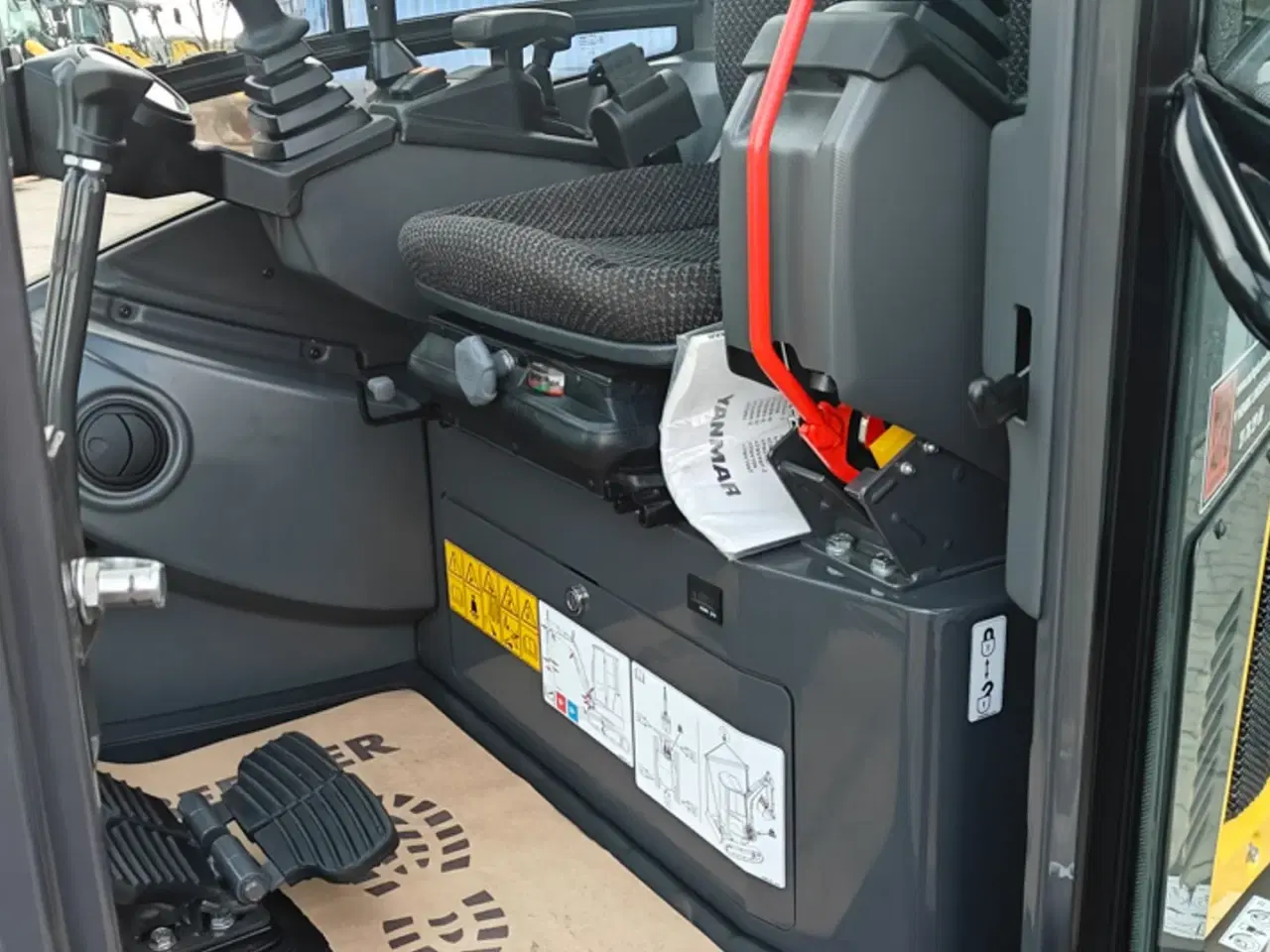 Billede 14 - New Holland E25D