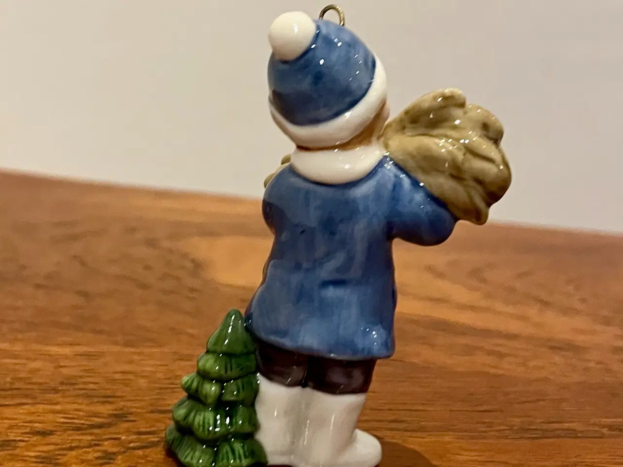 Billede 3 - Dreng med et bundt hø/juleneg - Bing & Grøndahl