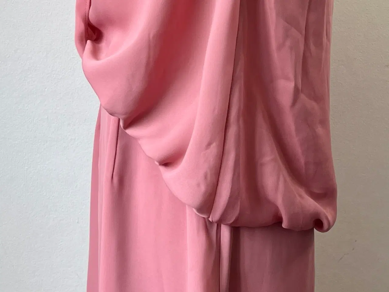 Billede 3 - Reiss, gammelrosa kjole, str M