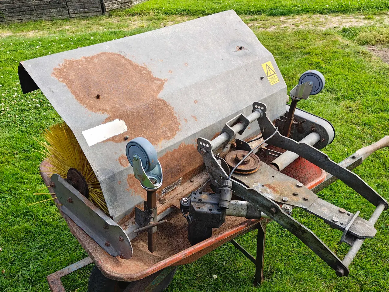 Billede 3 - Husqvarna/ Jonsered kost