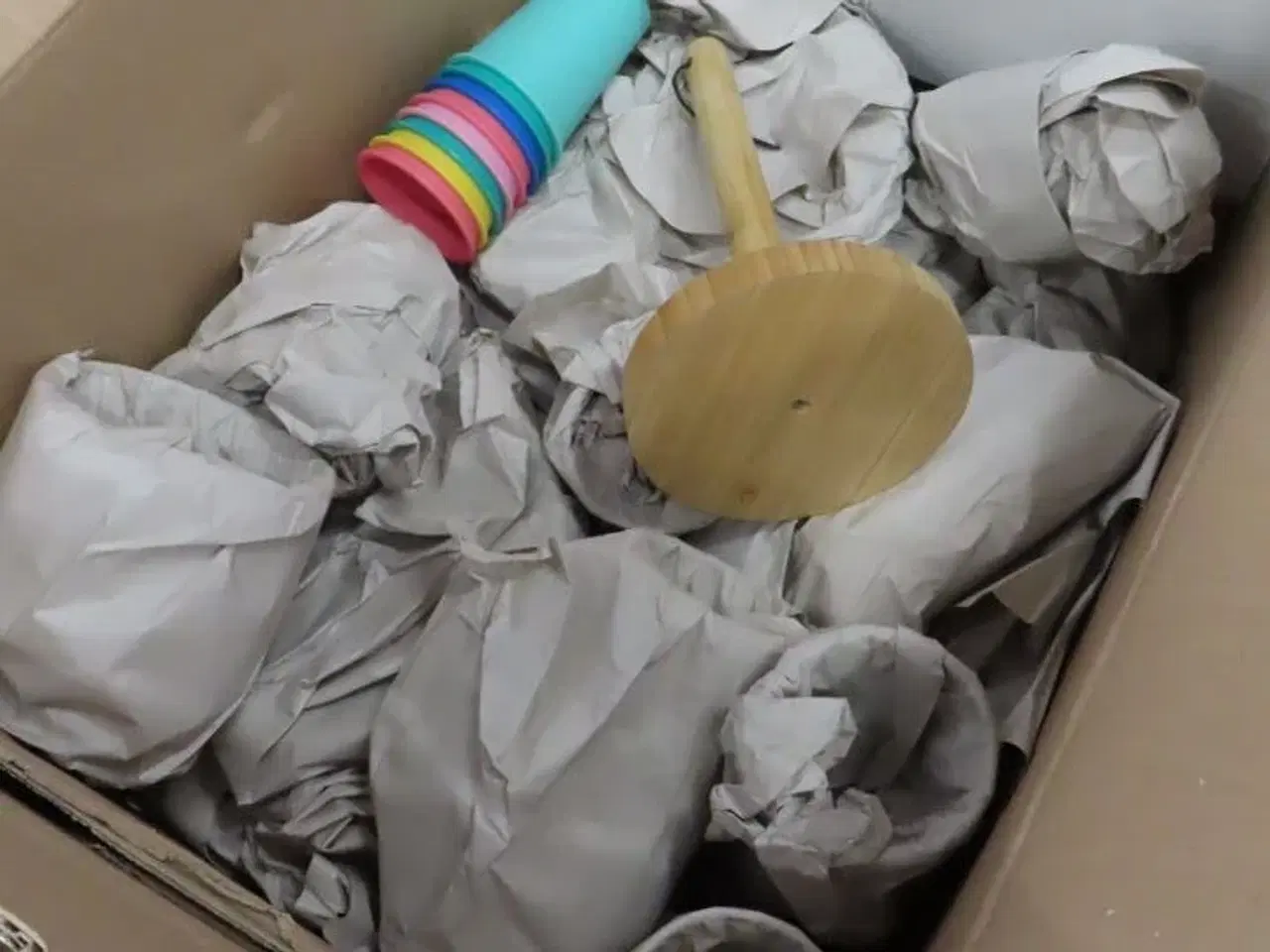 Billede 12 - Indhold af te-køkken samt diverse brugskunst