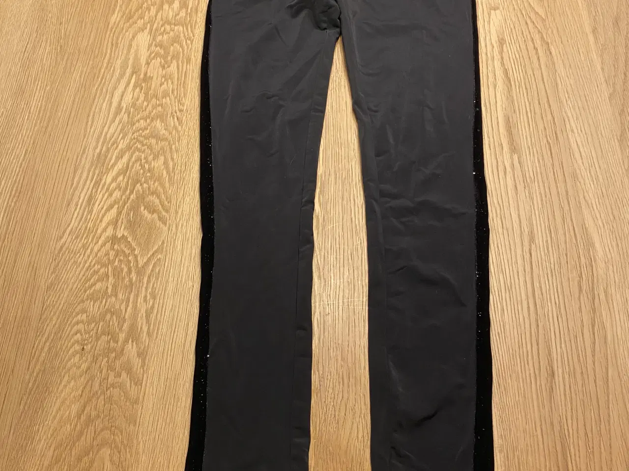Billede 12 - Bukser, kjoler, tshirt, bluser str. 140
