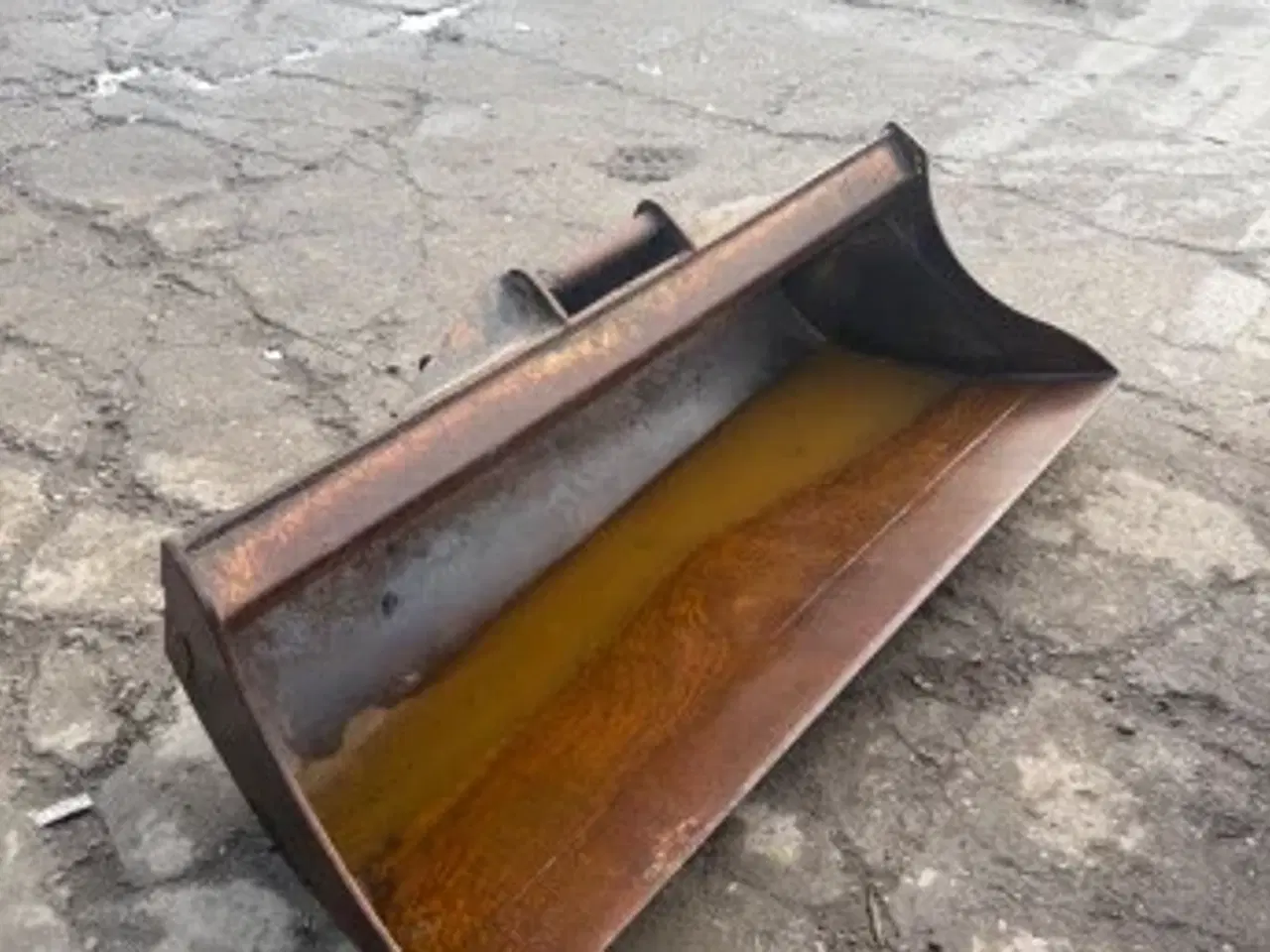 Billede 5 - Skovlsæt incl reol