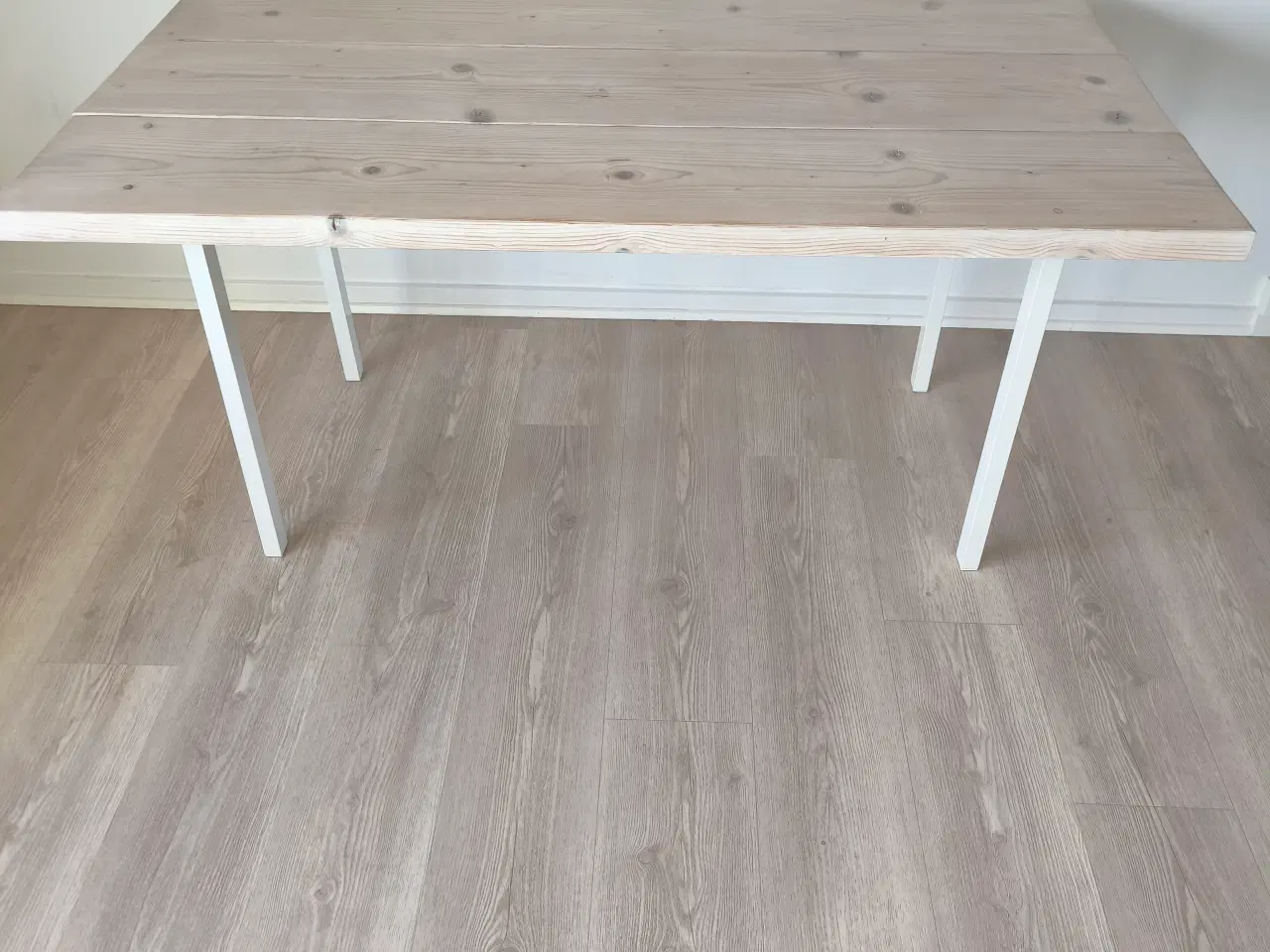 Billede 1 - Egetræs spisebord massivt eg
