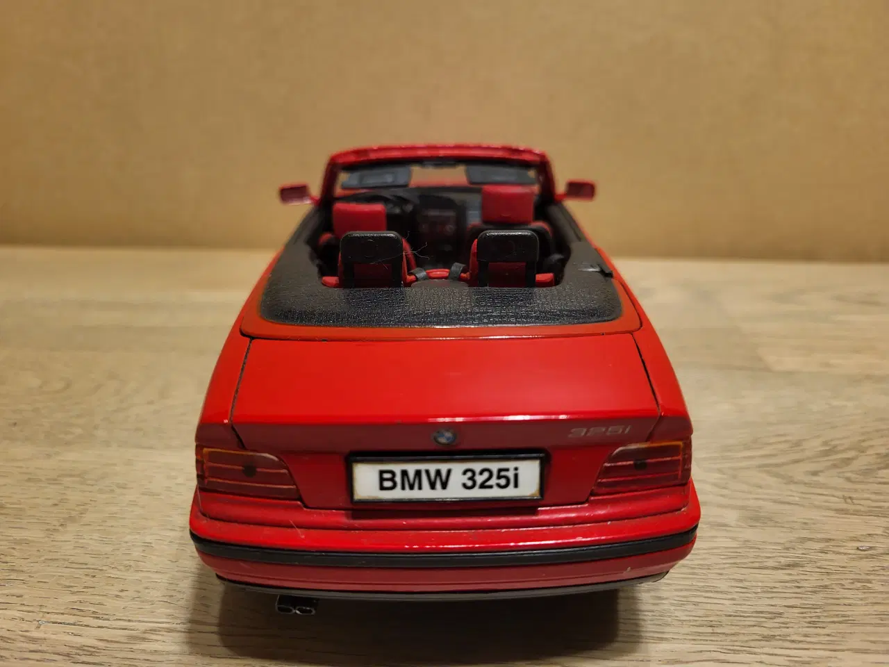 Billede 7 - Modelbil. BMW 325i Convertible (1993) Skala 1/18