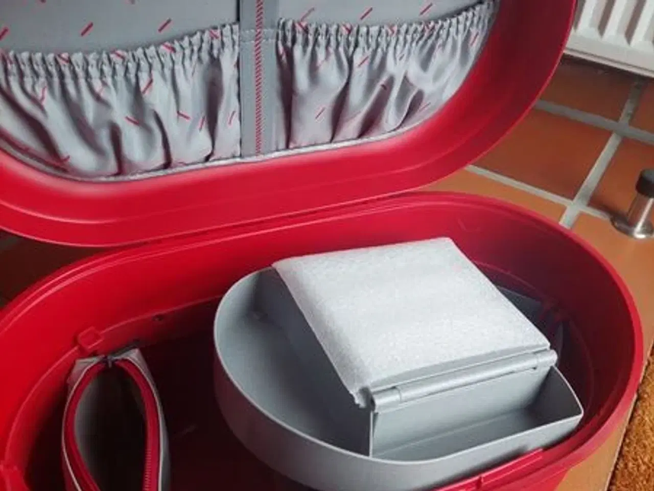 Billede 6 - Samsonite rødt sæt - 2 kufferter og beauty box