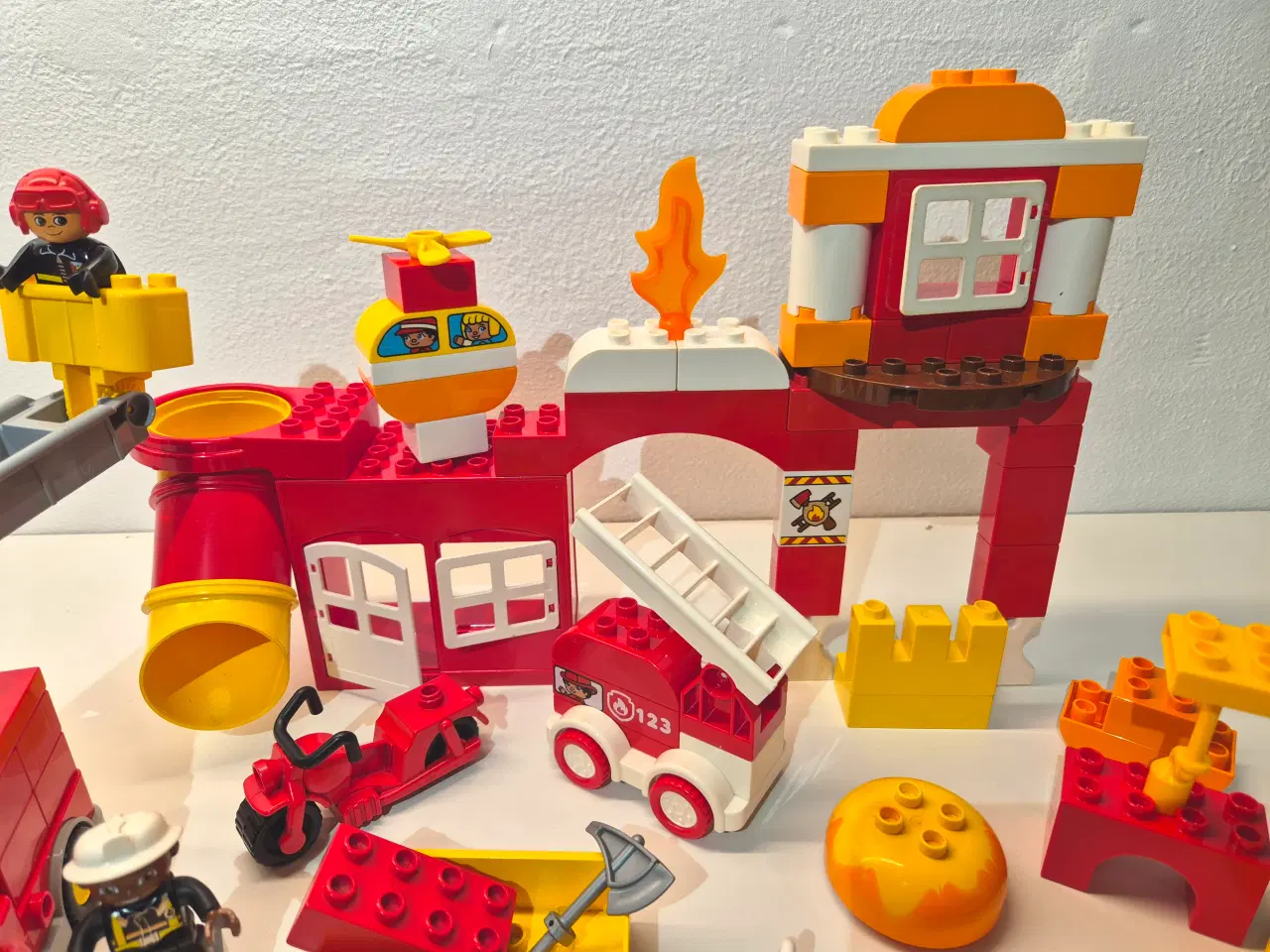 Billede 2 - Duplo Brandstation, Stigevogn, Motorcykel, Bygning