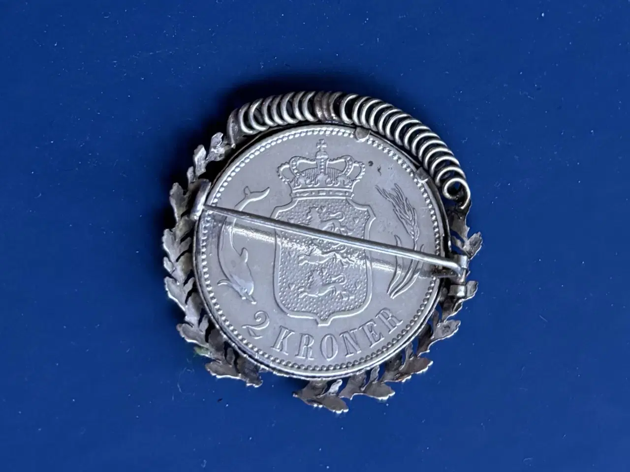 Billede 4 - Dansk 2kr med broche 1897
