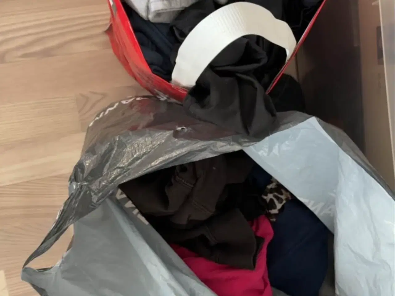 Billede 1 - Dame tøj i str L og XL