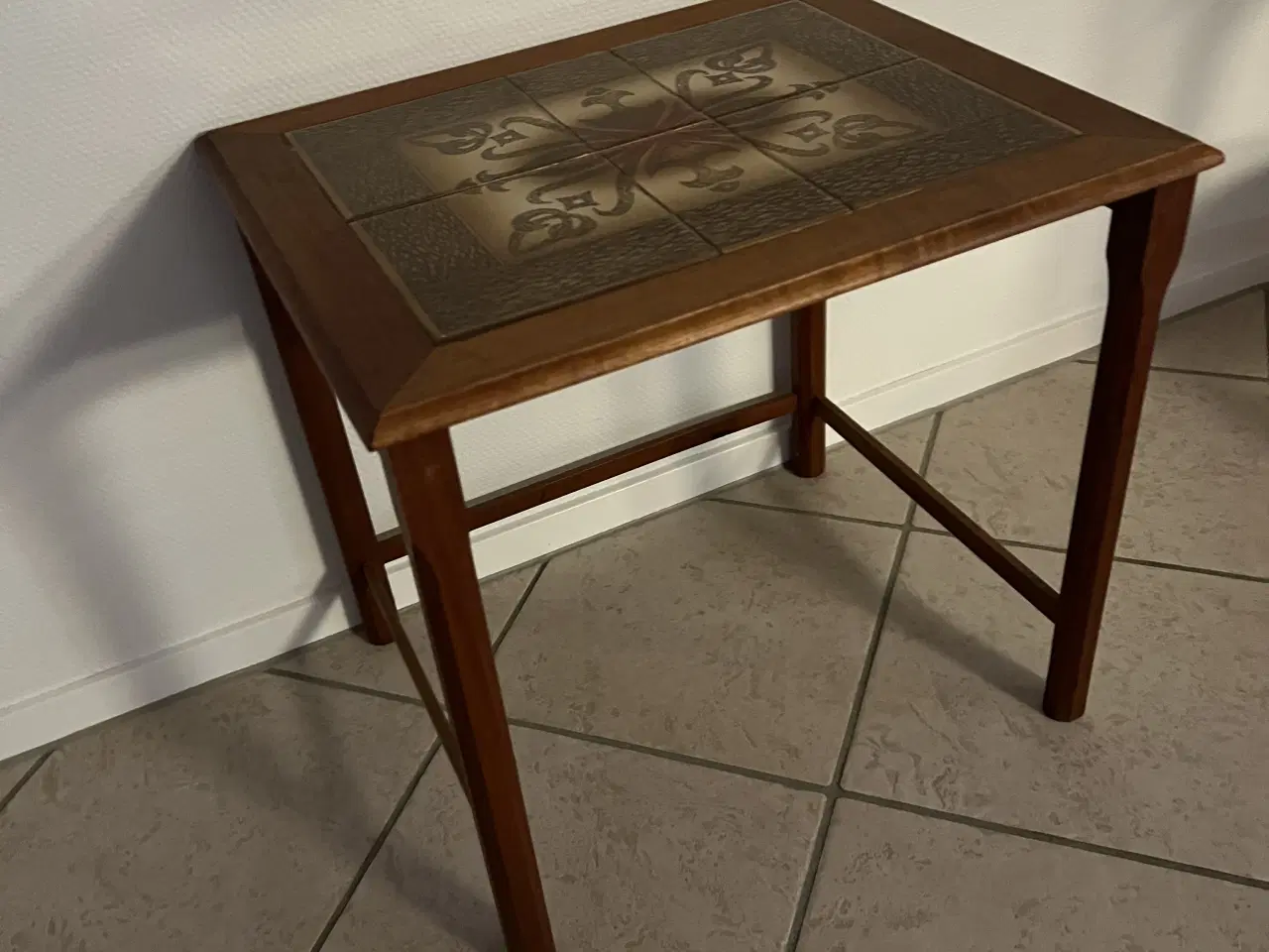 Billede 7 - Træborde med fliseplade